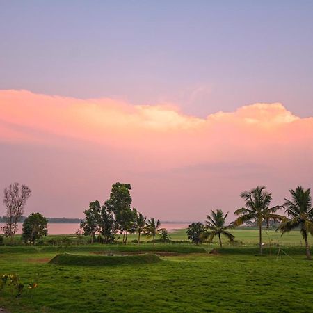 Fireflies Kabini Begūr Екстериор снимка