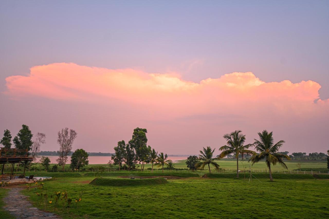 Fireflies Kabini Begūr Екстериор снимка